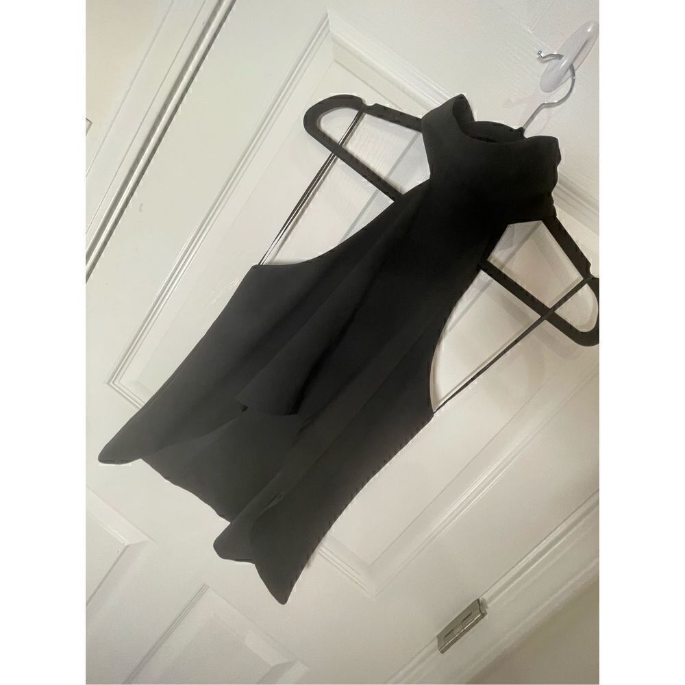 Nude women’s sleeveless black blouse size small